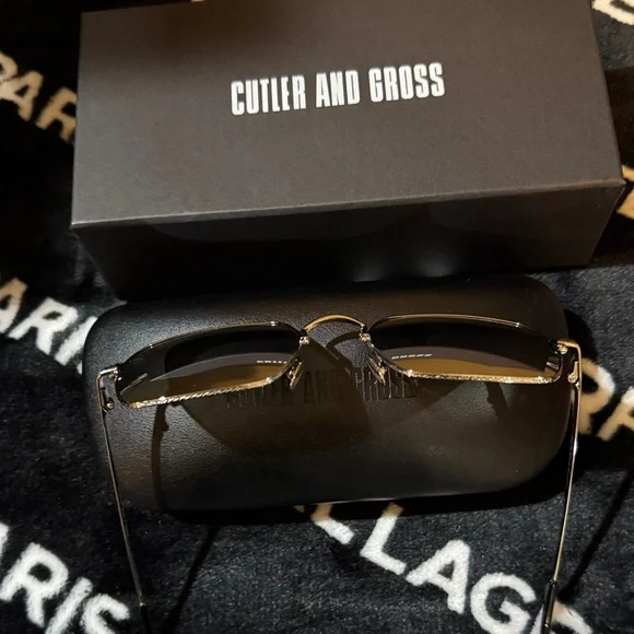 NWT Cutler And Gross Unisex Black Sunglasses With Dust Cloth  display picture 3